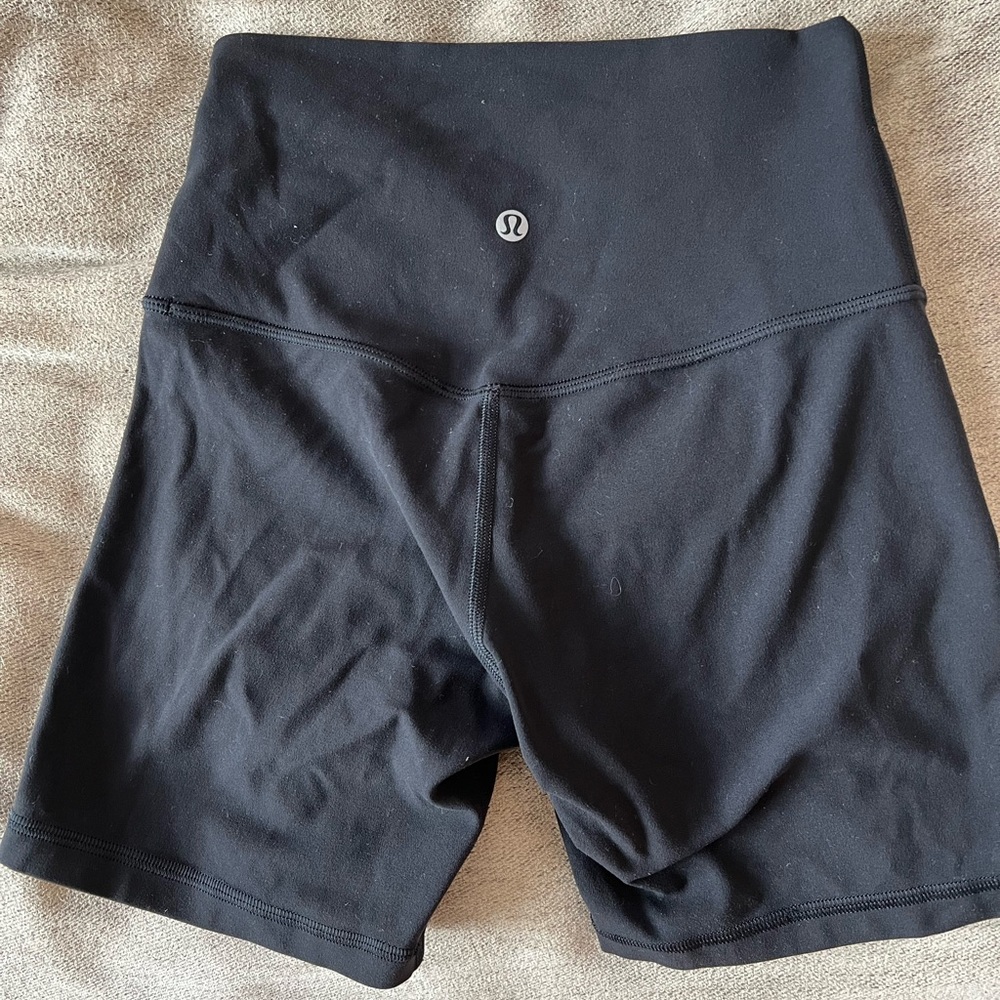 Lululemon Align High rise short 6 inches size 4 color black